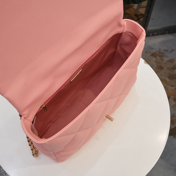 シャネルバッグ着用イメージ